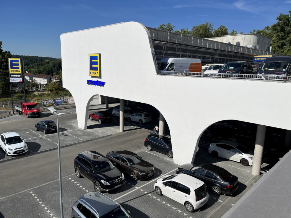 Einkaufs&shy;zentrum in Sulzbach-&shy;Rosen&shy;berg
