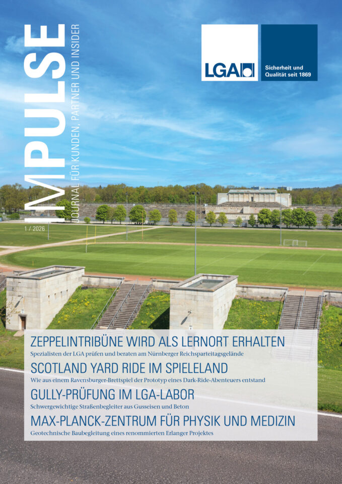 Titelseite der LGA-Kundenzeitschrift IMPULSE 1/2026 mit Luftaufnahme des Nürnberger Zeppelinfelds und Hinweisen auf die Themen Zeppelintribüne, Scotland Yard Ride, Gully-Prüfung und Max-Planck-Zentrum.