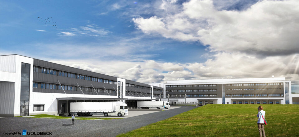 Grafisches Modell eines modernen Industriegebäudes mit mehreren Laderampen und geparkten weißen Lastwagen, im Vordergrund eine grasbewachsene Fläche mit einer telefonierenden Person.