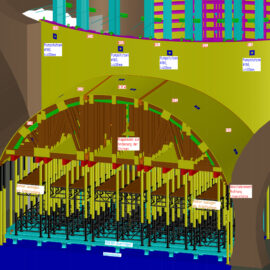 Das Bild zeigt ein technisches Diagramm einer Bogenbrücke im Bauzustand. Dargestellt sind verschiedene Bauteile wie der Brückenbogen, Träger und Gerüste, ergänzt durch technische Beschriftungen. Die Zeichnung vermittelt einen strukturellen Überblick über den Aufbau und die Konstruktionselemente der Brücke.